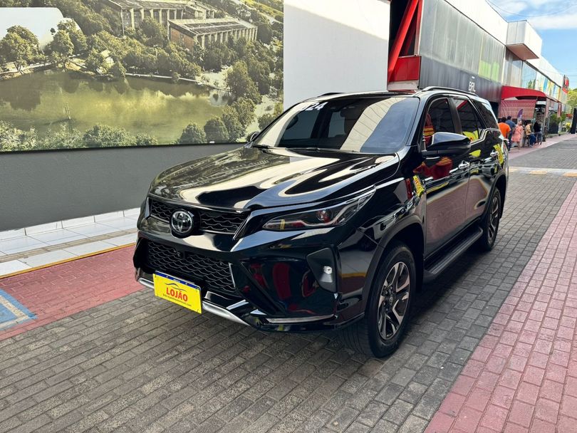 Toyota Hilux SW4 SRX 4x4 2.8 TDI 16V Dies. Aut.