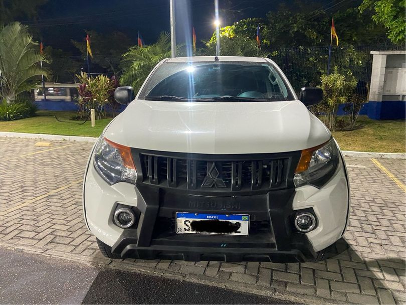 Mitsubishi L200 Tri. Outd. GLX 2.4 CD 4x4 Die. Mec.