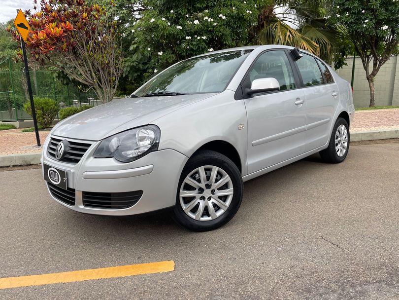VolksWagen Polo Sedan 1.6 Mi Total Flex 8V 4p