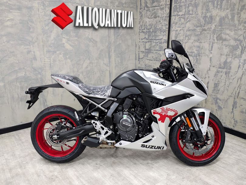 SUZUKI GSX-8R