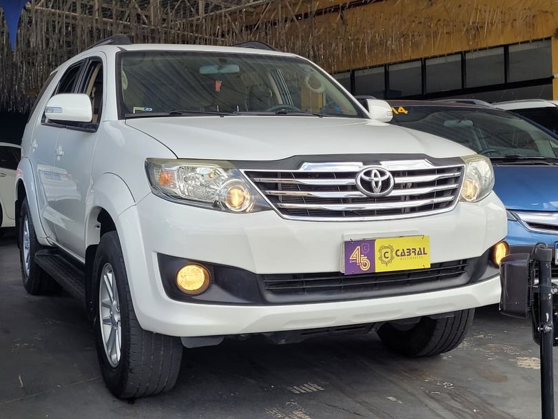 Toyota Hilux SW4 SR 4x2 2.7/ 2.7 Flex 16V Aut.