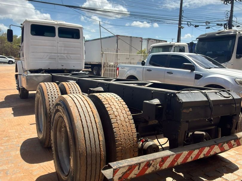 MERCEDES-BENZ L-1620 3-Eixos 2p (diesel)