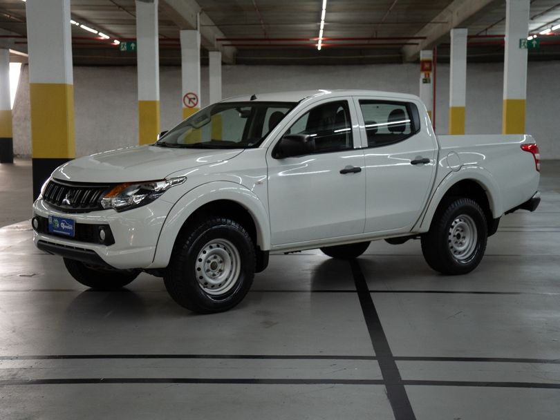 Mitsubishi L200 Tri. Outd. GLX 2.4 CD 4x4 Die. Mec.