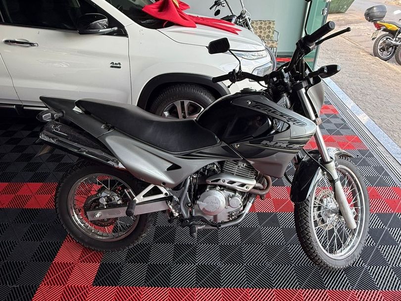 HONDA NX-4 FALCON 400