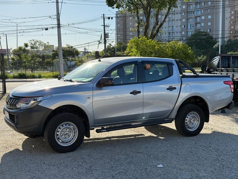 Mitsubishi L200 Triton Sport GLX 2.4 CD Diesel Mec.