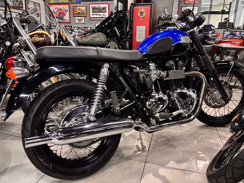 TRIUMPH BONNEVILLE T100 