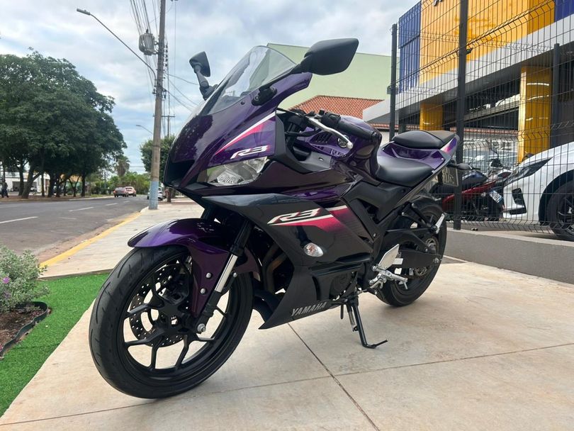 YAMAHA YZF R-3 321/ABS