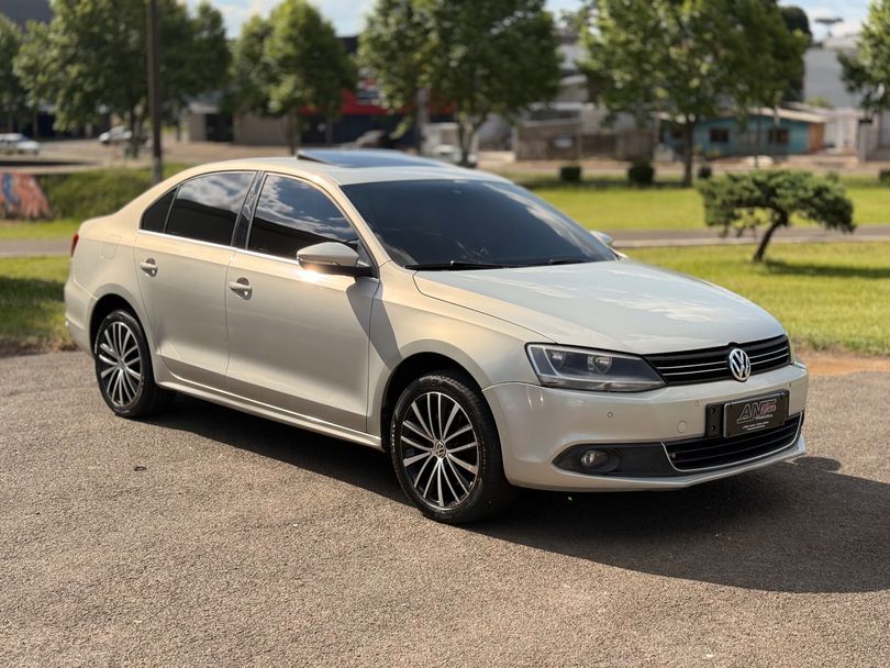 VolksWagen JETTA Highline 2.0 TSI 16V 4p Tiptronic