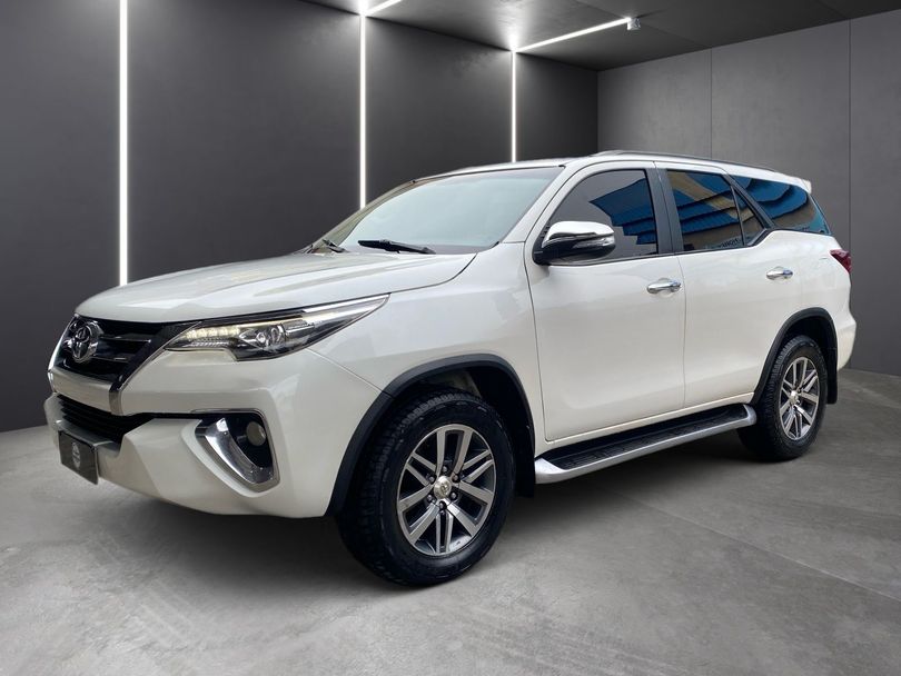 Toyota Hilux SW4 SRX 4x4 2.8 TDI 16V Dies. Aut.