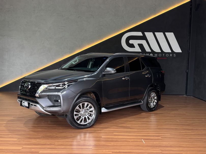 Toyota Hilux SW4 SRX 4x4 2.8 TDI 16V Dies. Aut.