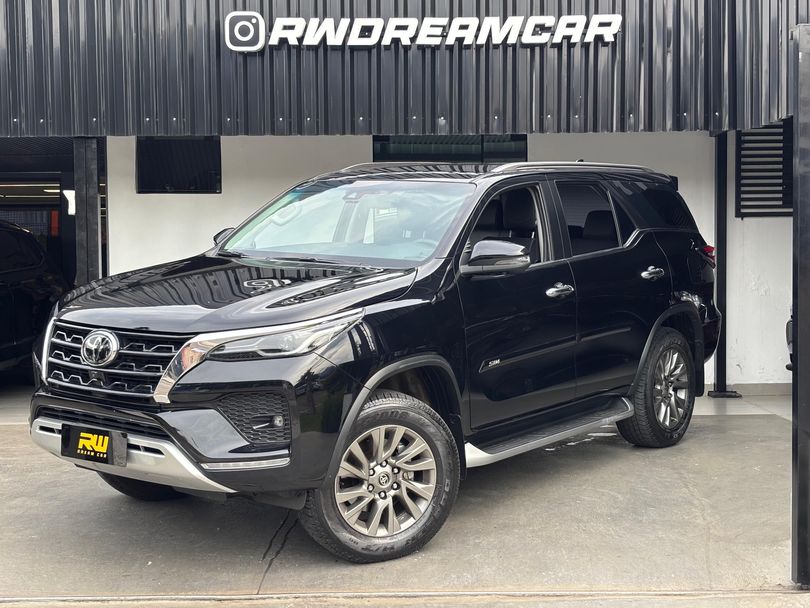 Toyota Hilux SW4 SRX 4x4 2.8 TDI 16V Dies. Aut.