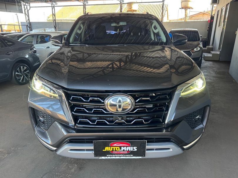 Toyota Hilux SW4 SRX 4x4 2.8 TDI 16V Dies. Aut.