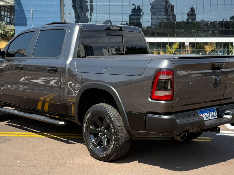 RAM 1500 REBEL 5.7 HEMI CD V8 4x4 Aut.