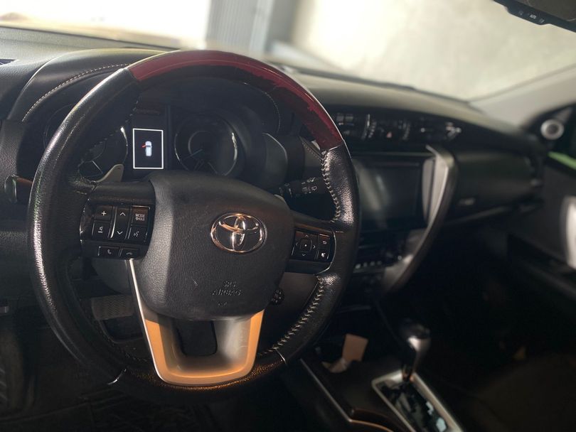 Toyota Hilux SW4 SR 4x2 2.7/ 2.7 Flex 16V Aut.