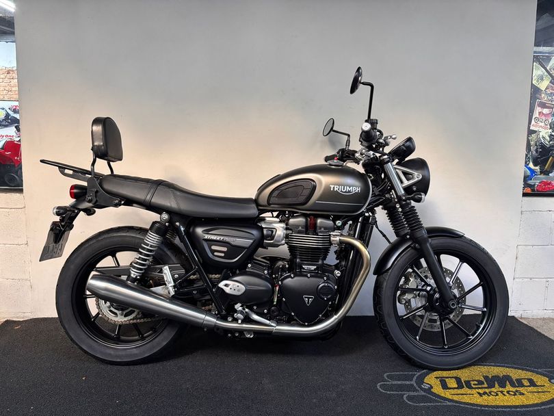 TRIUMPH STREET  TWIN 900cc