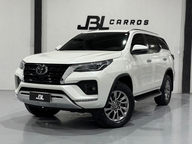 Toyota Hilux SW4 SRX 4x4 2.8 TDI 16V Dies. Aut.