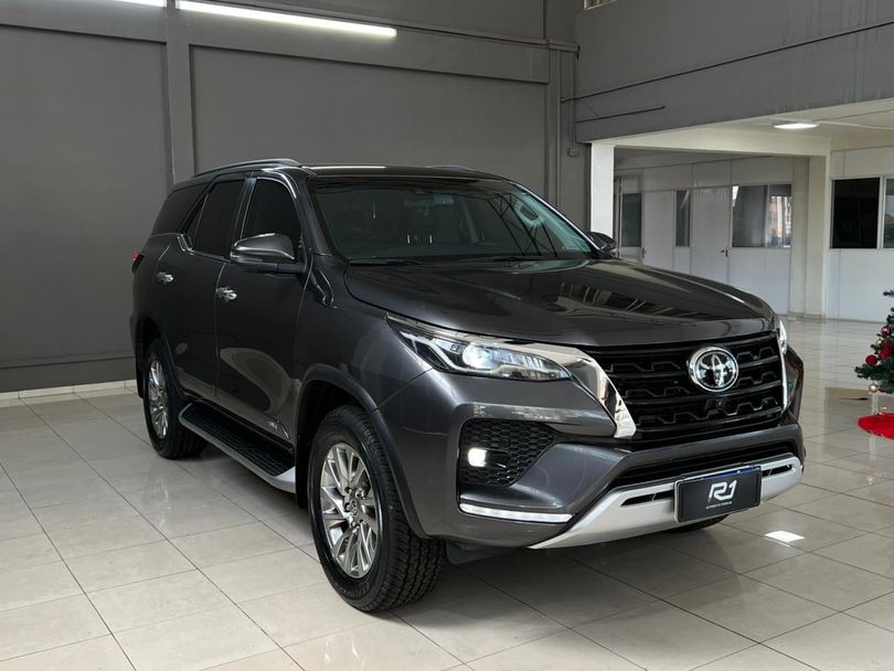 Toyota Hilux SW4 SRX 4x4 2.8 TDI 16V Dies. Aut.