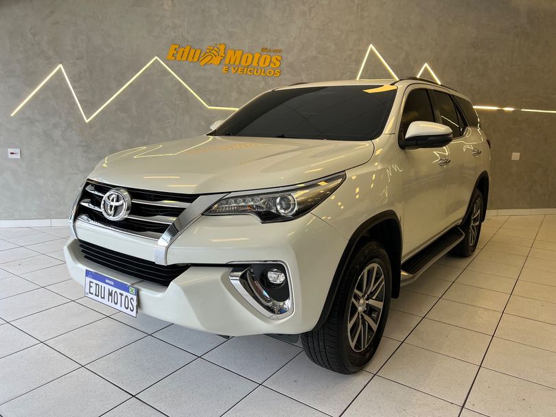 Toyota Hilux SW4 SRX 4x4 2.8 TDI 16V Dies. Aut.