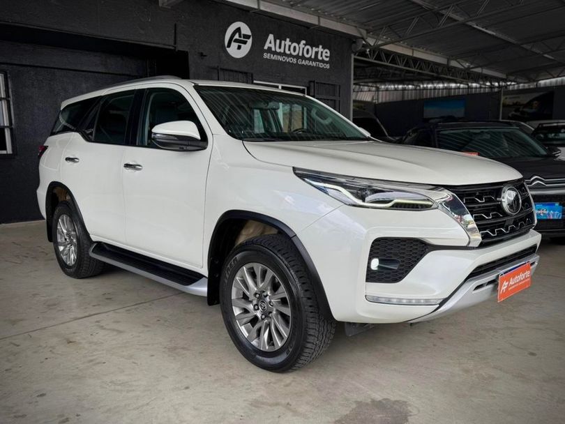 Toyota Hilux SW4 SRX 4x4 2.8 TDI 16V Dies. Aut.