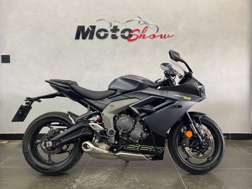 TRIUMPH DAYTONA 660