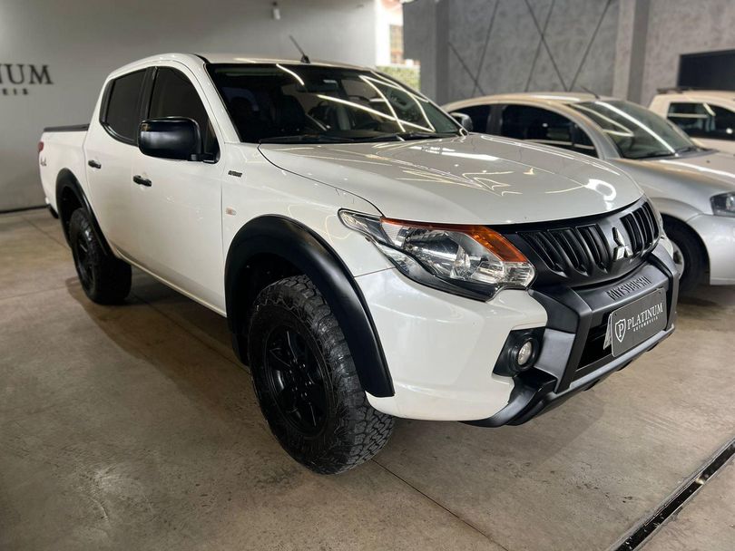 Mitsubishi L200 Tri. Outdo. GLS 2.4 CD 4x4 Die. Aut