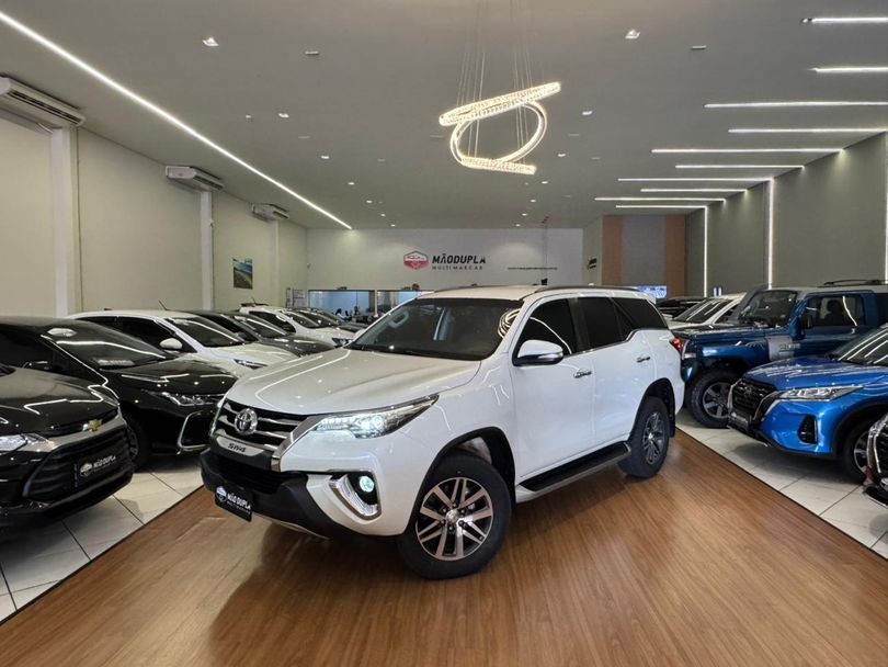 Toyota Hilux SW4 SRX 4x4 2.8 TDI 16V Dies. Aut.