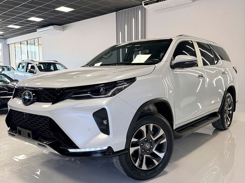 Toyota Hilux SW4 SRX Plat. 4x4 2.8 TB Die. Aut.