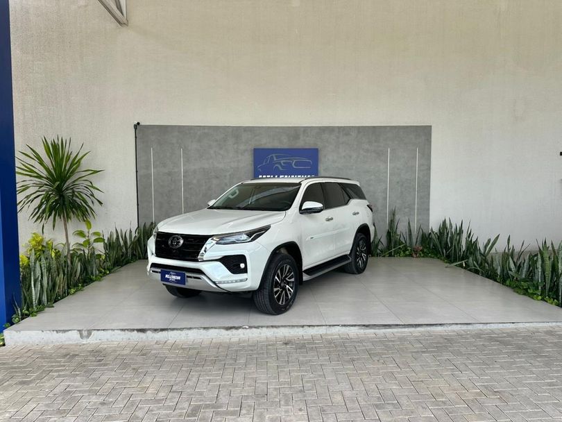 Toyota Hilux SW4 SRX 4x4 2.8 TDI 16V Dies. Aut.