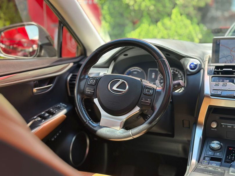 Lexus NX-300h Luxury 4x4 2.5 16V Aut. (Híb.)