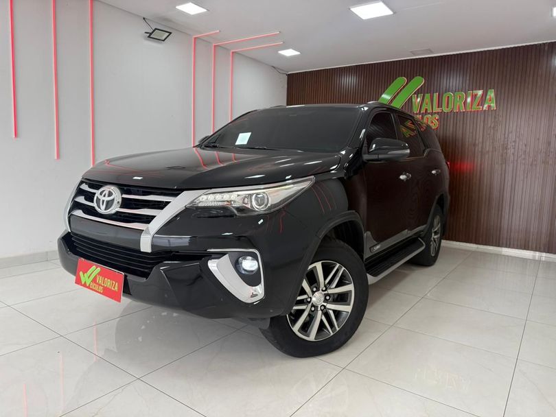 Toyota Hilux SW4 SRX 4x4 2.8 TDI 16V Dies. Aut.