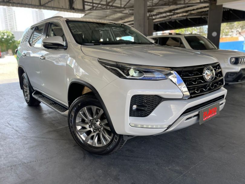 Toyota Hilux SW4 SRX 4x4 2.8 TDI 16V Dies. Aut.