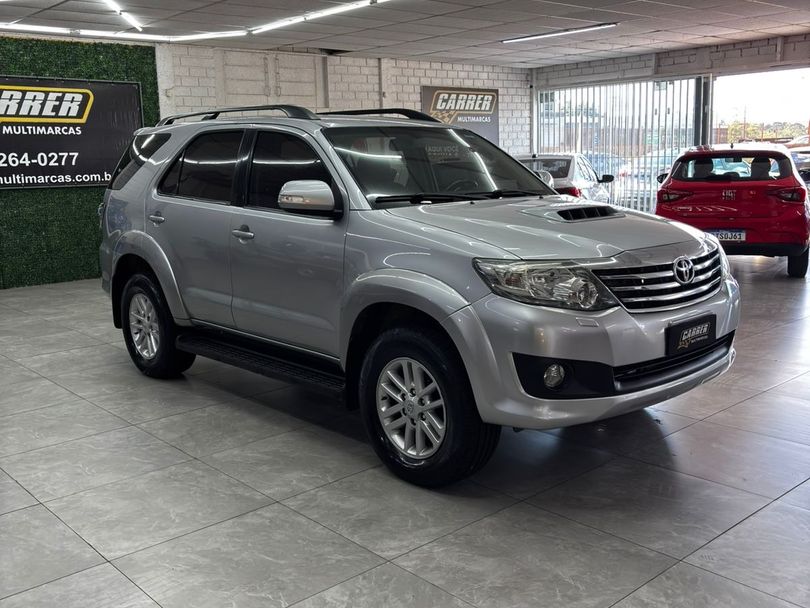 Toyota Hilux SW4 SRV D4-D 4x4 3.0 TDI Dies. Aut