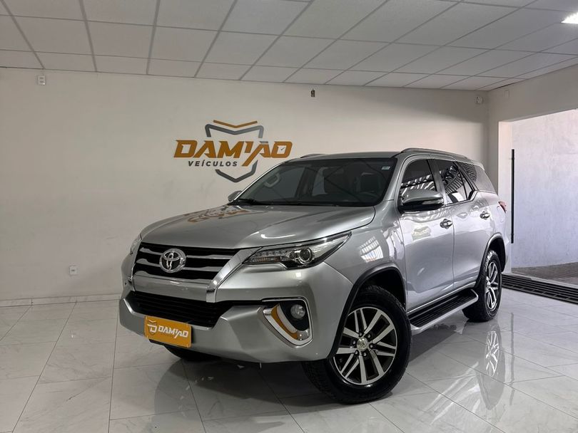 Toyota Hilux SW4 SRX 4x4 2.8 TDI 16V Dies. Aut.