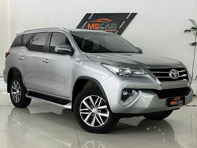 Toyota Hilux SW4 SRX 4x4 2.8 TDI 16V Dies. Aut.