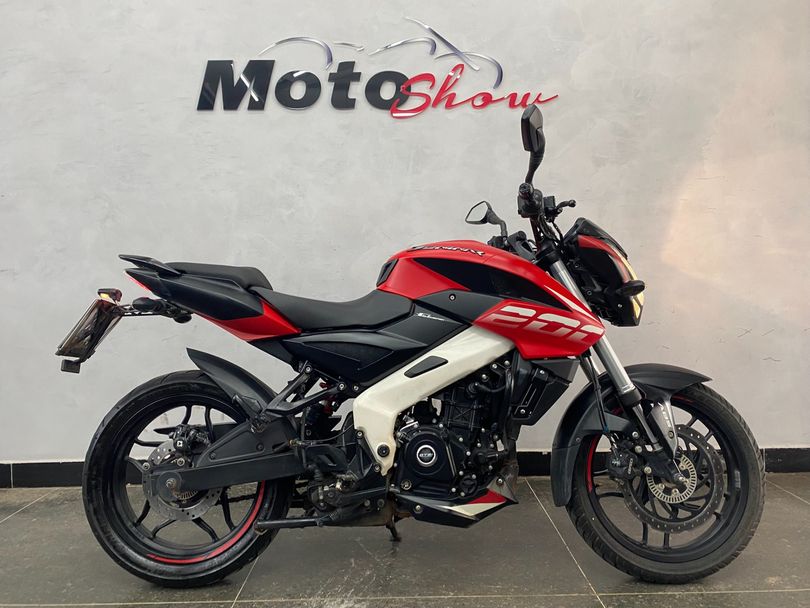 BAJAJ DOMINAR 200