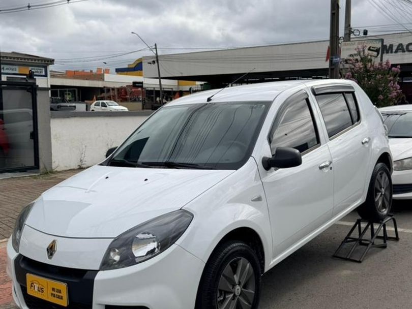 Renault SANDERO Authentique Hi-Flex 1.0 16V 5p