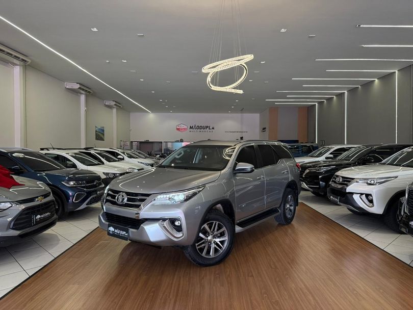 Toyota Hilux SW4 SRX 4x4 2.8 TDI 16V Dies. Aut.