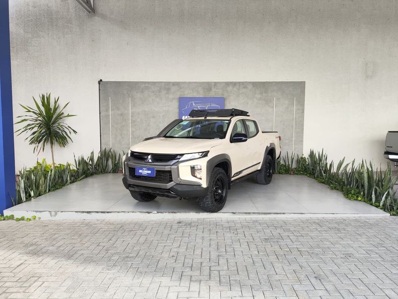 Mitsubishi L200 Triton Savana 2.4 4x4 Die. Aut.