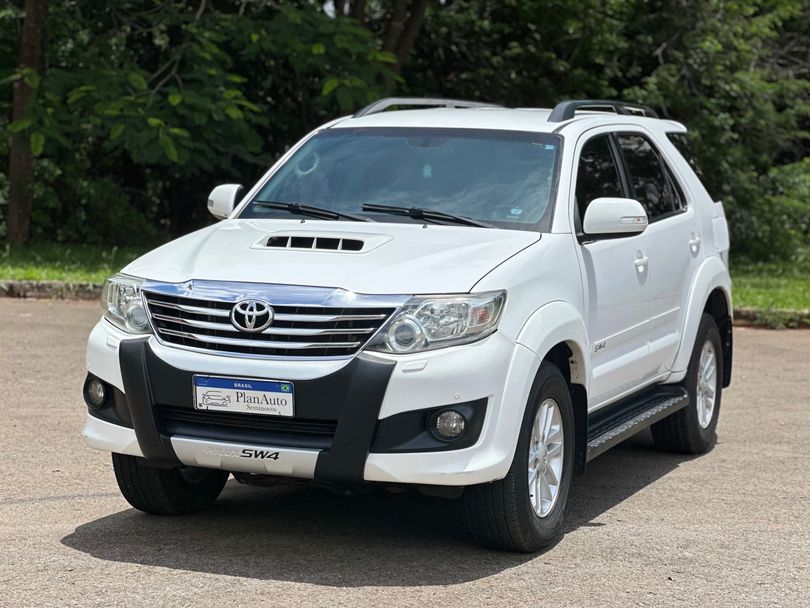 Toyota Hilux SW4 SRV D4-D 4x4 3.0 TDI Dies. Aut