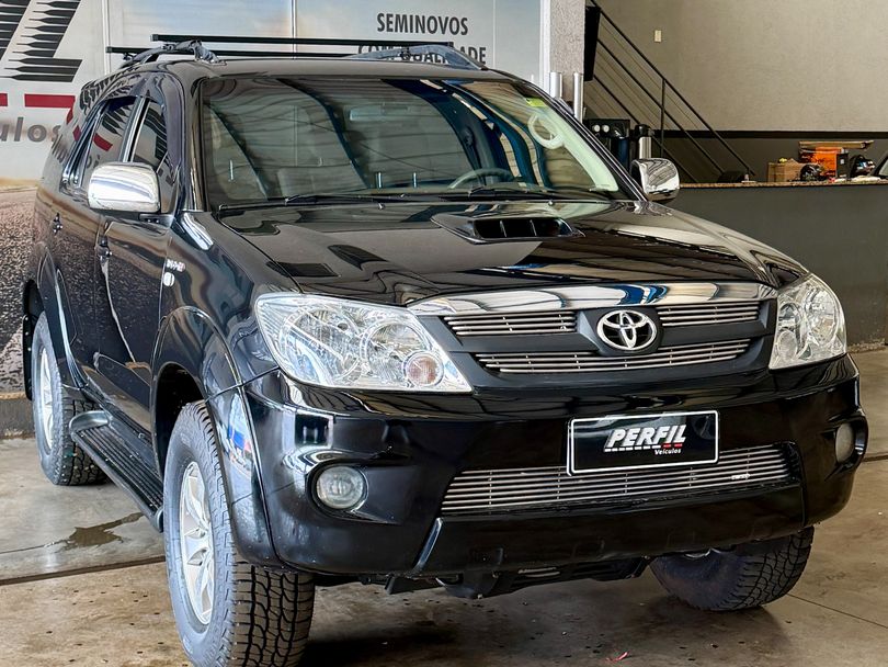 Toyota Hilux SW4 SRV D4-D 4x4 3.0 TDI Dies. Aut