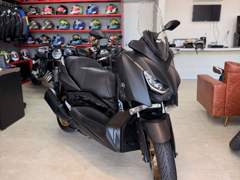 YAMAHA XMAX