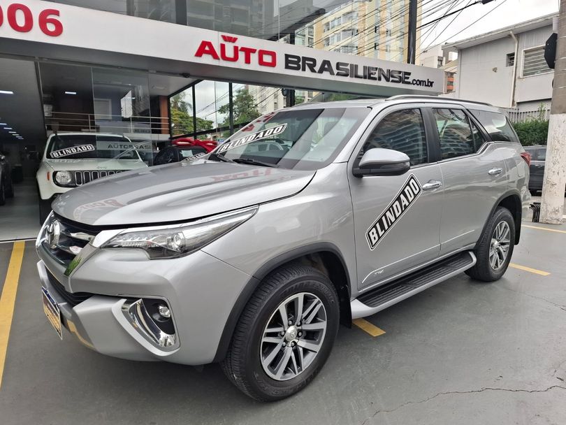 Toyota Hilux SW4 SRX 4x4 2.8 TDI 16V Dies. Aut.