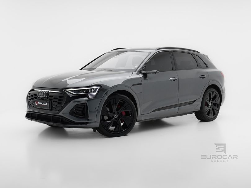 Audi Q8 E-TRON Performance Black (Elétrico)