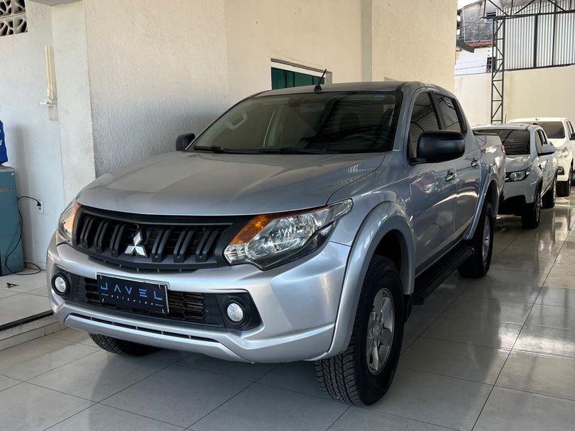 Mitsubishi L200 Tri. Outd. GLX 2.4 CD 4x4 Die. Mec.