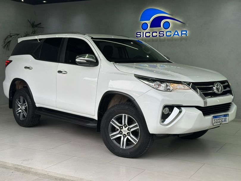 Toyota Hilux SW4 SR 4x2 2.7/ 2.7 Flex 16V Aut.