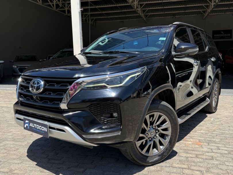 Toyota Hilux SW4 SRX 4x4 2.8 TDI 16V Dies. Aut.