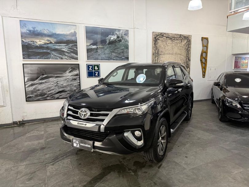 Toyota Hilux SW4 SRX 4x4 2.8 TDI 16V Dies. Aut.