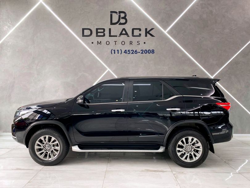 Toyota Hilux SW4 SRX 4x4 2.8 TDI 16V Dies. Aut.