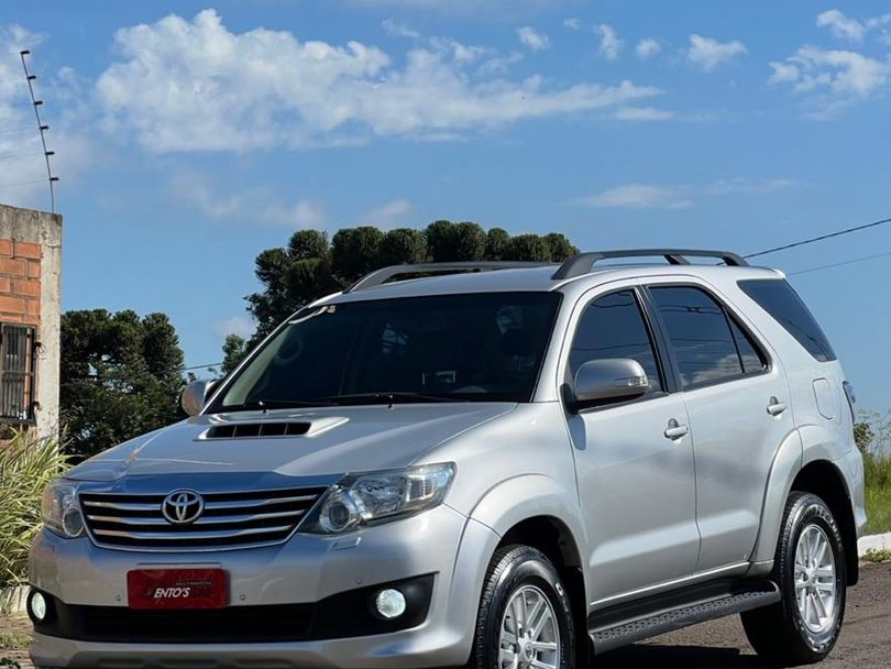 Toyota Hilux SW4 SRV D4-D 4x4 3.0 TDI Dies. Aut