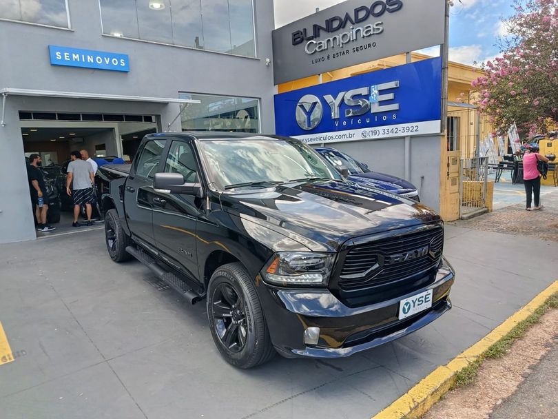 RAM CLASSIC LARAMIE NIGHT ED. 5.7 4X4 Aut.